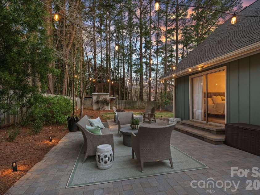 109 Sandy Shore Drive, Mooresville, NC 28117.  MLS# CAR4345257, YatesRealty ID 21636. 