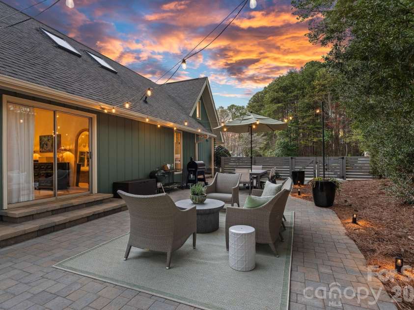 109 Sandy Shore Drive, Mooresville, NC 28117.  MLS# CAR4345257, YatesRealty ID 21636. 