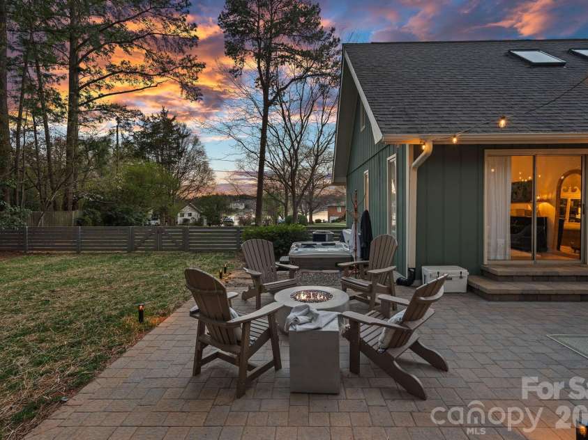 109 Sandy Shore Drive, Mooresville, NC 28117.  MLS# CAR4345257, YatesRealty ID 21636. 