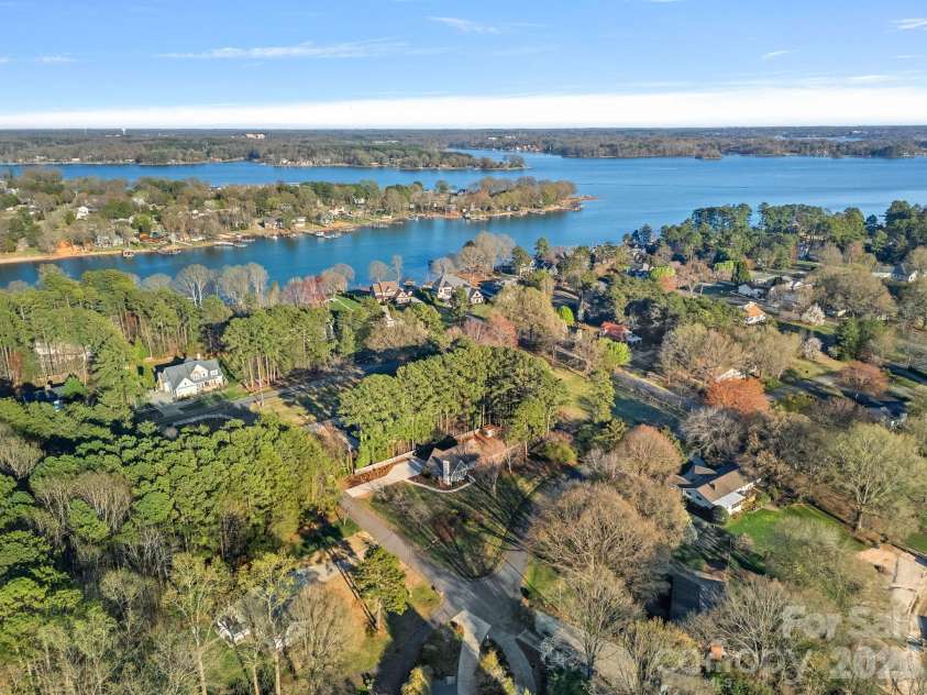 109 Sandy Shore Drive, Mooresville, NC 28117.  MLS# CAR4345257, YatesRealty ID 21636. 
