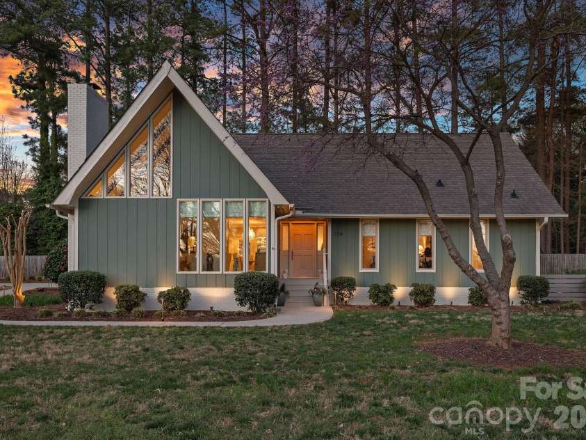 109 Sandy Shore Drive, Mooresville, NC 28117.  MLS# CAR4345257, YatesRealty ID 21636. 