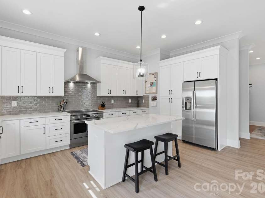 326 Belton Street, Charlotte, NC 28209.  MLS# CAR4367592, YatesRealty ID 21638. Kitchen