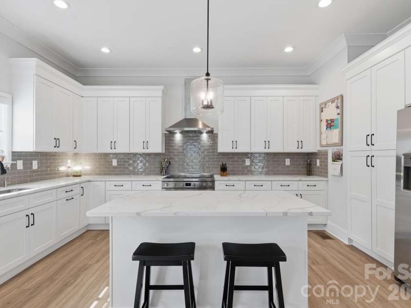 326 Belton Street, Charlotte, NC 28209.  MLS# CAR4367592, YatesRealty ID 21638. Kitchen