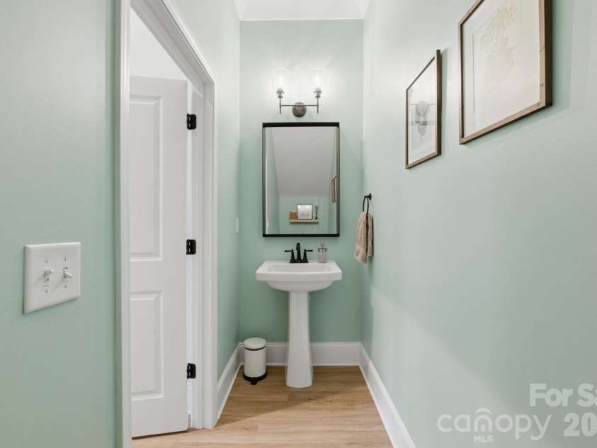 326 Belton Street, Charlotte, NC 28209.  MLS# CAR4367592, YatesRealty ID 21638. Main Level Half Bath