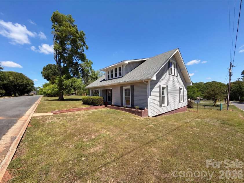 215 Ferry Road, New London, NC 28127.  MLS# CAR4372599, YatesRealty ID 21639. 