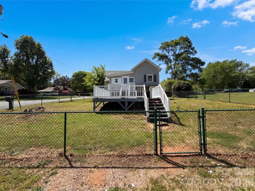 215 Ferry Road, New London, NC 28127.  MLS# CAR4372599, YatesRealty ID 21639. 