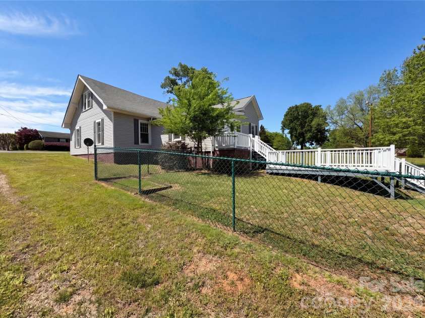 215 Ferry Road, New London, NC 28127.  MLS# CAR4372599, YatesRealty ID 21639. 