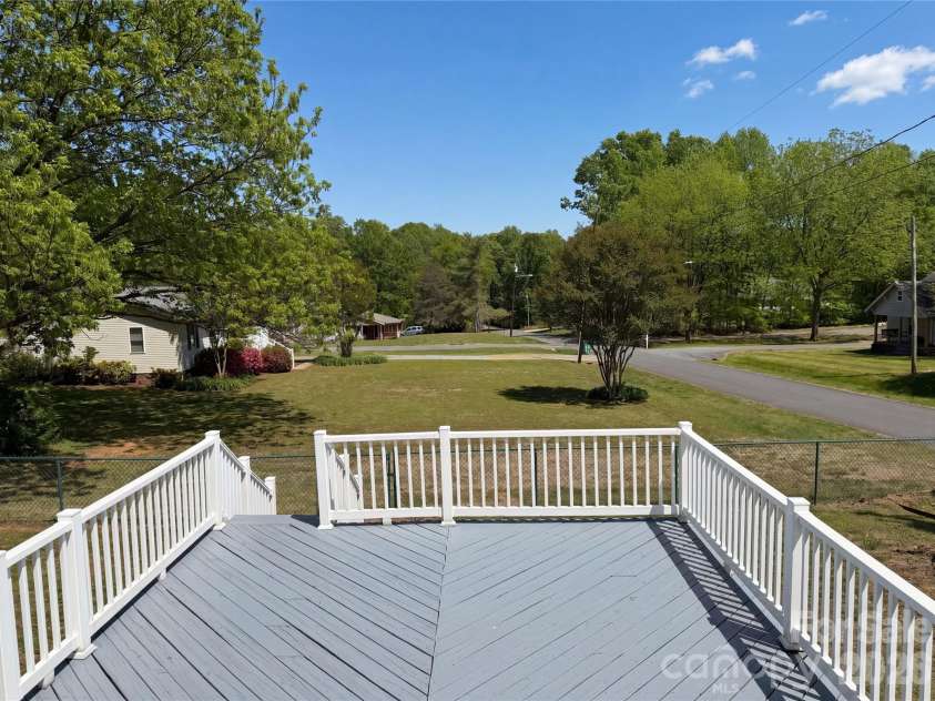 215 Ferry Road, New London, NC 28127.  MLS# CAR4372599, YatesRealty ID 21639. 