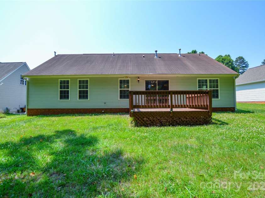 676 Rebecca Jane Drive, Mooresville, NC 28115.  MLS# CAR4270311, YatesRealty ID 21639. 