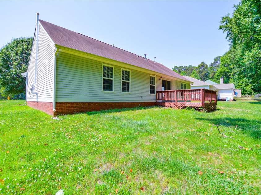 676 Rebecca Jane Drive, Mooresville, NC 28115.  MLS# CAR4270311, YatesRealty ID 21639. 