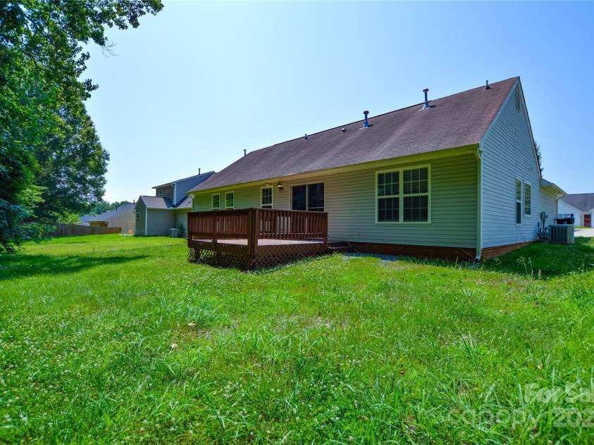 676 Rebecca Jane Drive, Mooresville, NC 28115.  MLS# CAR4270311, YatesRealty ID 21639. 