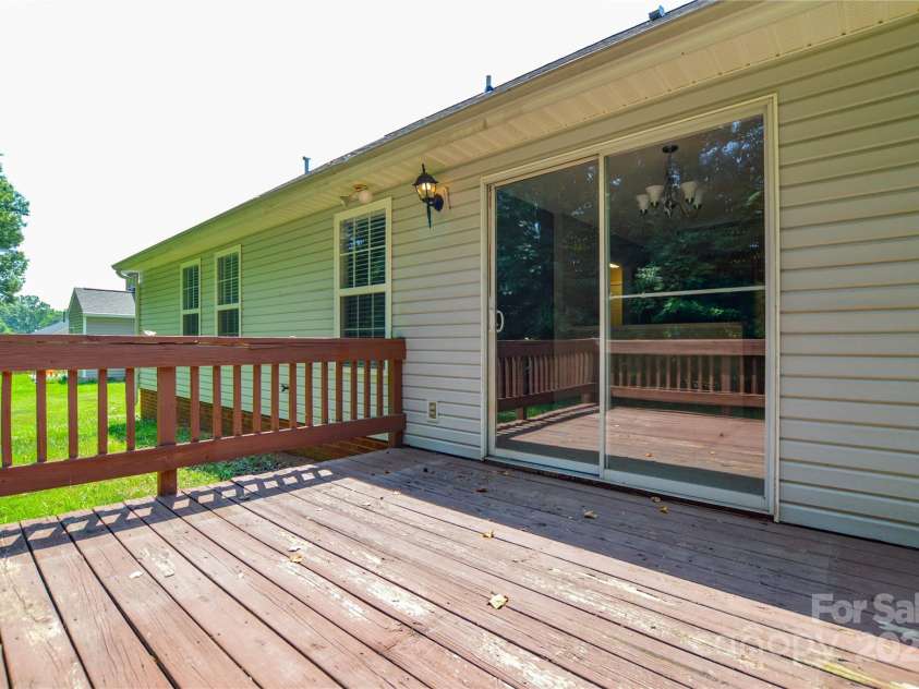 676 Rebecca Jane Drive, Mooresville, NC 28115.  MLS# CAR4270311, YatesRealty ID 21639. 