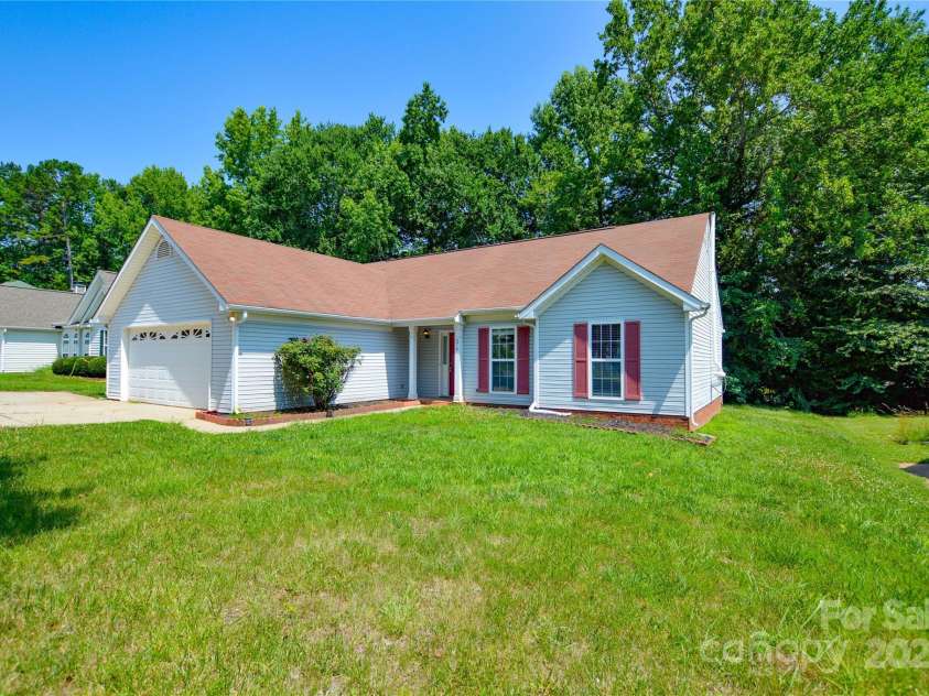 676 Rebecca Jane Drive, Mooresville, NC 28115.  MLS# CAR4270311, YatesRealty ID 21639. 