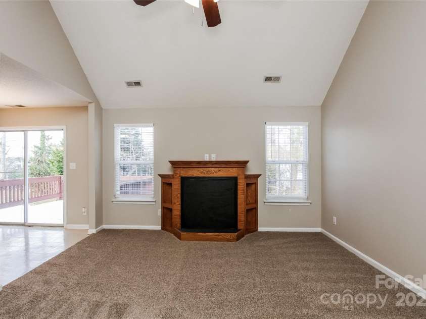 676 Rebecca Jane Drive, Mooresville, NC 28115.  MLS# CAR4270311, YatesRealty ID 21639. 