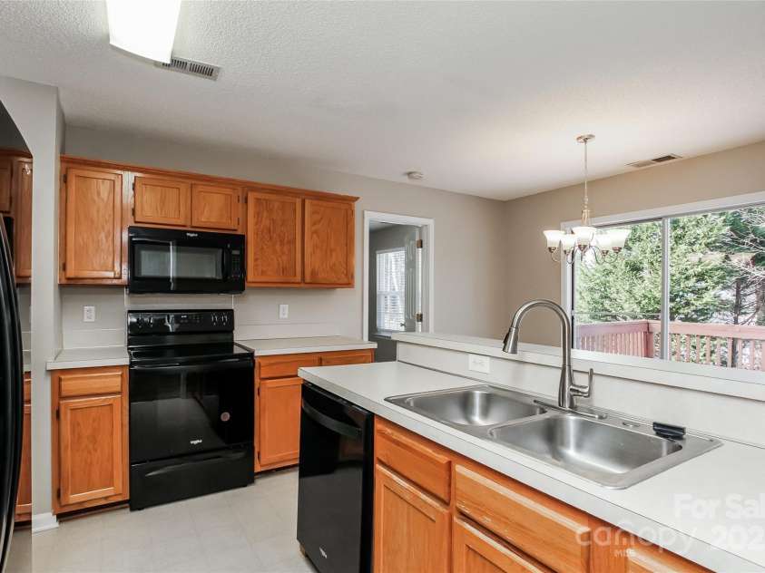 676 Rebecca Jane Drive, Mooresville, NC 28115.  MLS# CAR4270311, YatesRealty ID 21639. 
