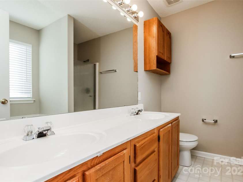 676 Rebecca Jane Drive, Mooresville, NC 28115.  MLS# CAR4270311, YatesRealty ID 21639. 