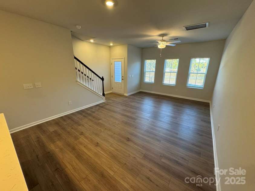 4750 Lakeview Road, Charlotte, NC 28216.  MLS# CAR4261325, YatesRealty ID 2164. Dining Room