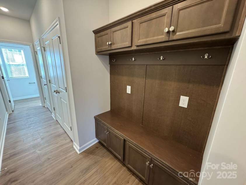 4750 Lakeview Road, Charlotte, NC 28216.  MLS# CAR4261325, YatesRealty ID 2164. Drop Zone Mud Room
