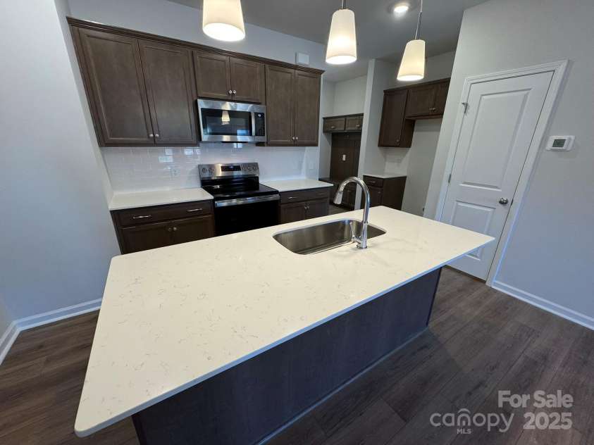 4750 Lakeview Road, Charlotte, NC 28216.  MLS# CAR4261325, YatesRealty ID 2164. Kitchen