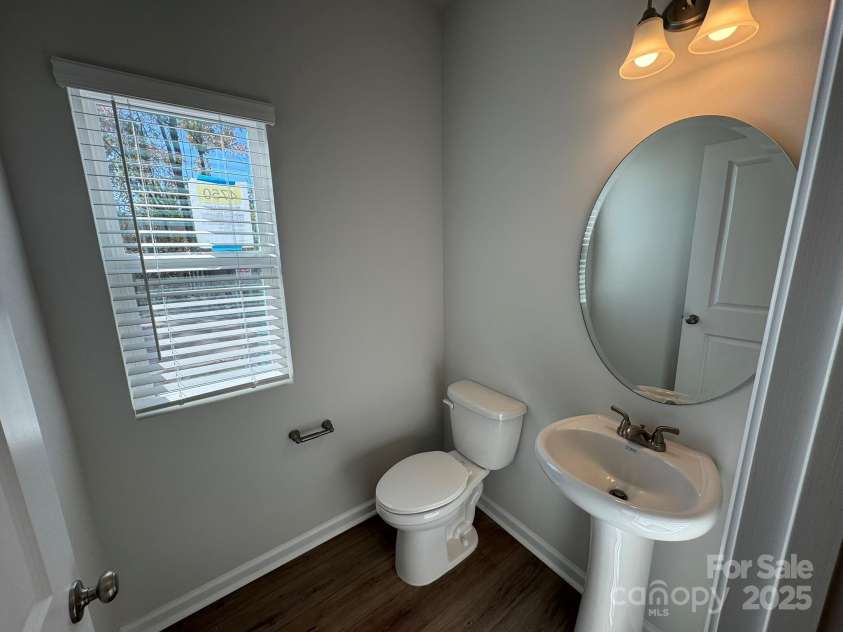 4750 Lakeview Road, Charlotte, NC 28216.  MLS# CAR4261325, YatesRealty ID 2164. Powder Room