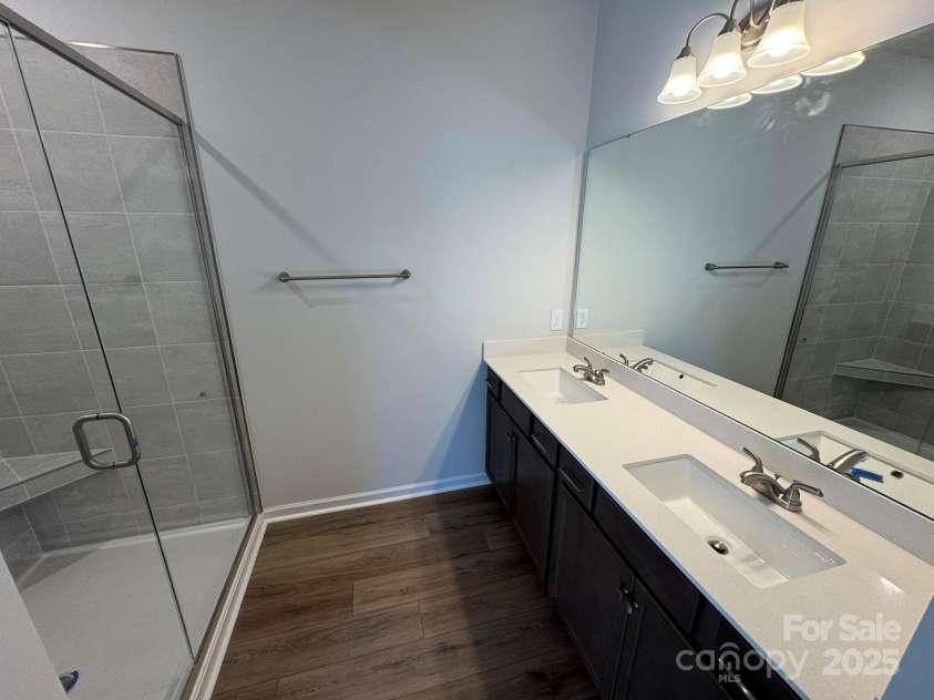 4750 Lakeview Road, Charlotte, NC 28216.  MLS# CAR4261325, YatesRealty ID 2164. Primary Bathroom