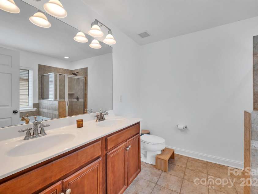 1225 Madison Green Drive, Fort Mill, SC 29715.  MLS# CAR4258843, YatesRealty ID 21640. Primary Bath
