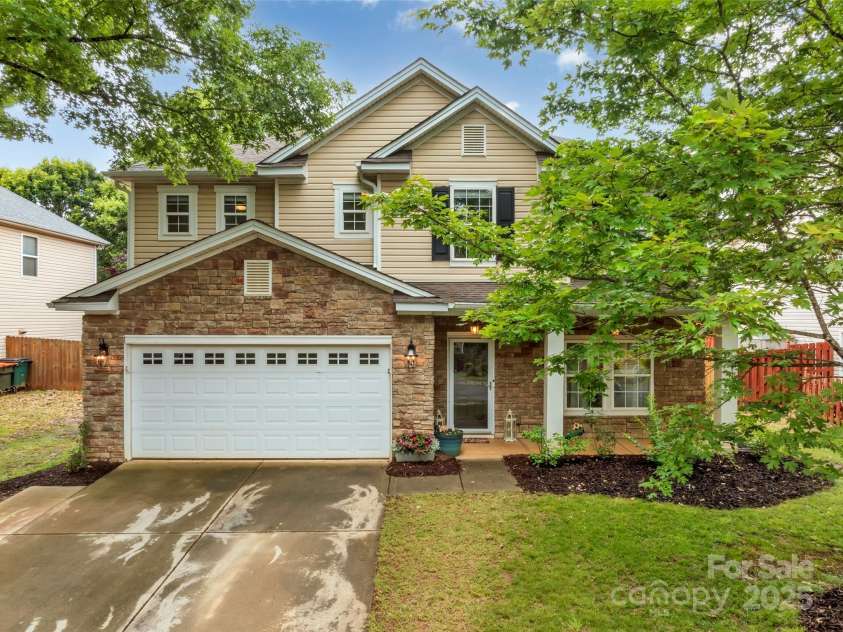 1225 Madison Green Drive, Fort Mill, SC 29715.  MLS# CAR4258843, YatesRealty ID 21640. Welcome to 1225 Madison Green, Fort Mill, SC