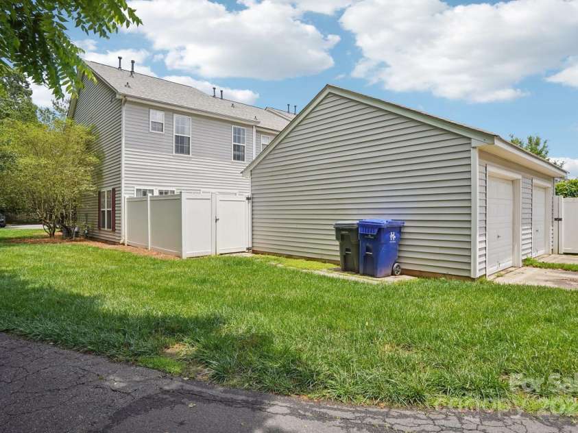 12342 Swan Wings Place, Huntersville, NC 28078.  MLS# CAR4271268, YatesRealty ID 21641. 