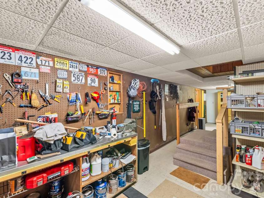 7109 Grandview Extension, Newland, NC 28657.  MLS# CAR4371710, YatesRealty ID 21642. 
