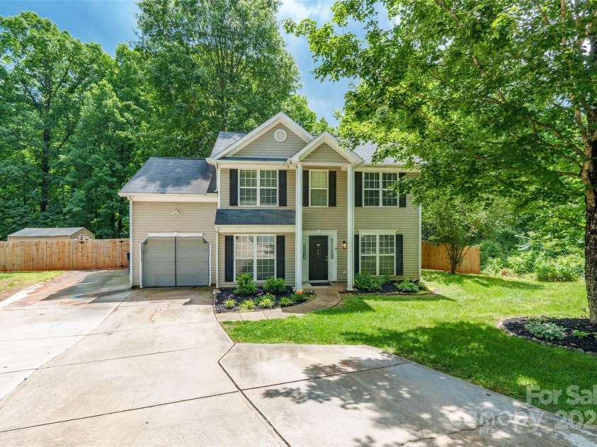 7206 Stoney Place Court, Charlotte, NC 28262.  MLS# CAR4258227, YatesRealty ID 21642. 