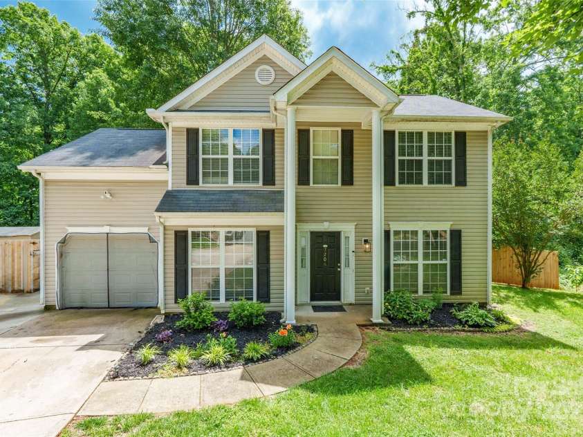 7206 Stoney Place Court, Charlotte, NC 28262.  MLS# CAR4258227, YatesRealty ID 21642. 