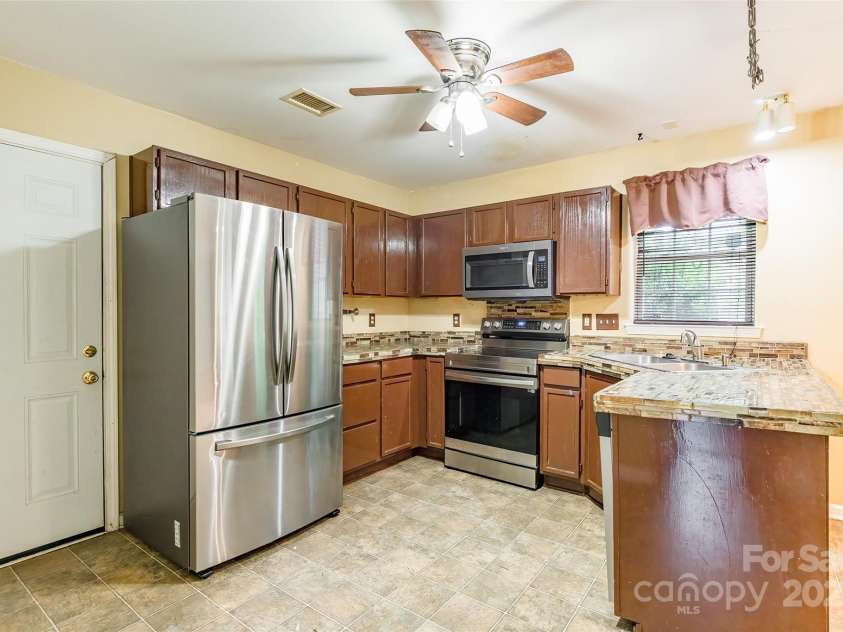 7206 Stoney Place Court, Charlotte, NC 28262.  MLS# CAR4258227, YatesRealty ID 21642. 