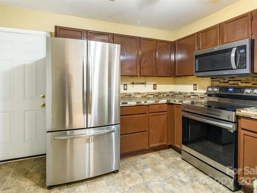 7206 Stoney Place Court, Charlotte, NC 28262.  MLS# CAR4258227, YatesRealty ID 21642. 