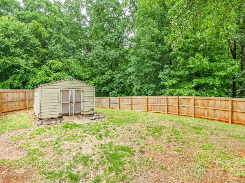 7206 Stoney Place Court, Charlotte, NC 28262.  MLS# CAR4258227, YatesRealty ID 21642. 