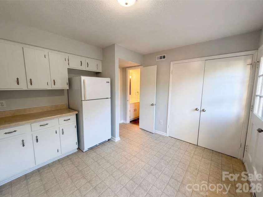 4726 Old Lantern Way, Charlotte, NC 28212.  MLS# CAR4360871, YatesRealty ID 21643. 
