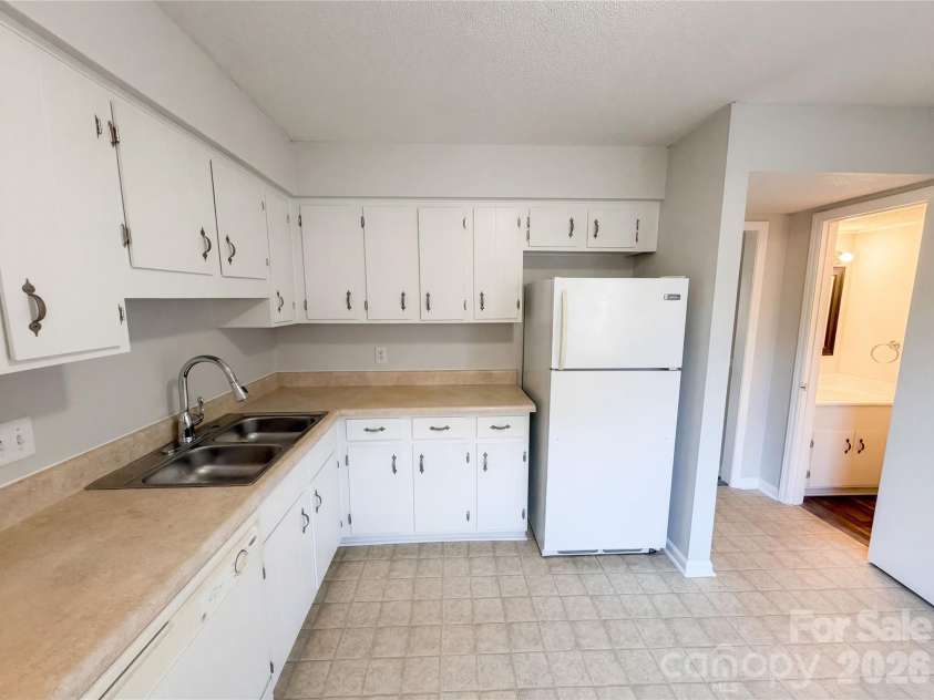 4726 Old Lantern Way, Charlotte, NC 28212.  MLS# CAR4360871, YatesRealty ID 21643. 