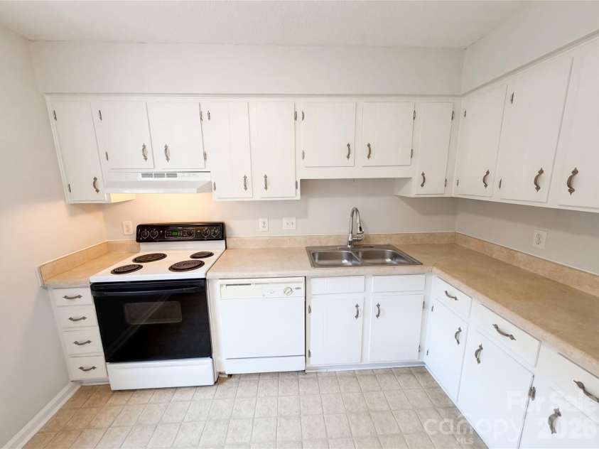 4726 Old Lantern Way, Charlotte, NC 28212.  MLS# CAR4360871, YatesRealty ID 21643. 