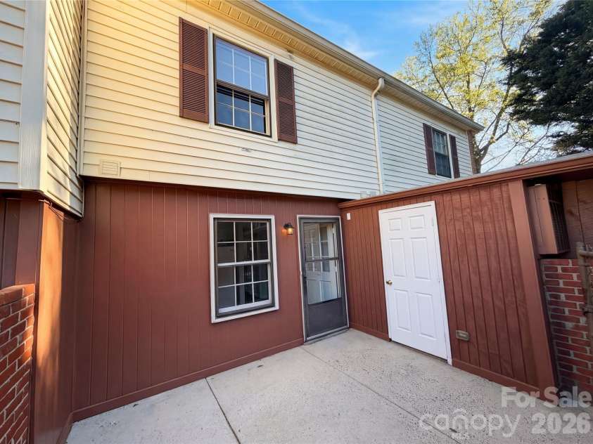 4726 Old Lantern Way, Charlotte, NC 28212.  MLS# CAR4360871, YatesRealty ID 21643. 