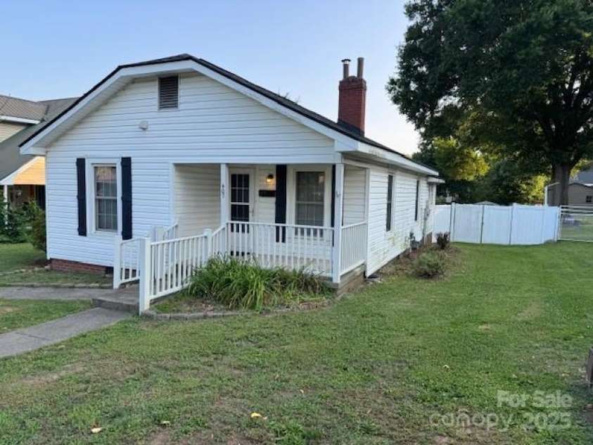 407 Mill Street, Landis, NC 28088.  MLS# CAR4268228, YatesRealty ID 21645. 