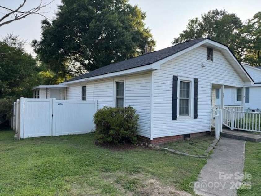 407 Mill Street, Landis, NC 28088.  MLS# CAR4268228, YatesRealty ID 21645. 