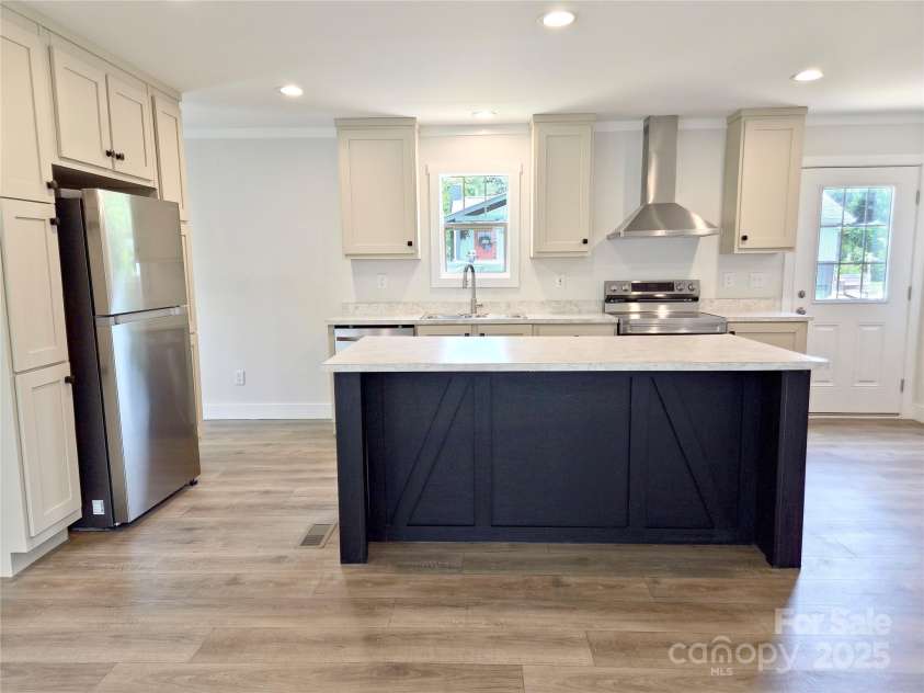 126 Fountain Way, Swannanoa, NC 28778.  MLS# CAR4273601, YatesRealty ID 21647. 