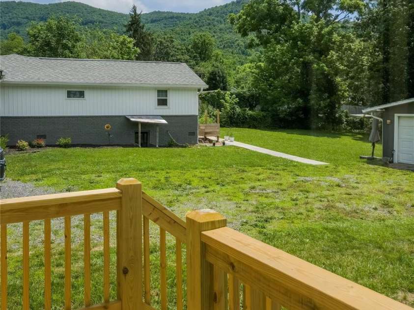 126 Fountain Way, Swannanoa, NC 28778.  MLS# CAR4273601, YatesRealty ID 21647. Mountain Views
