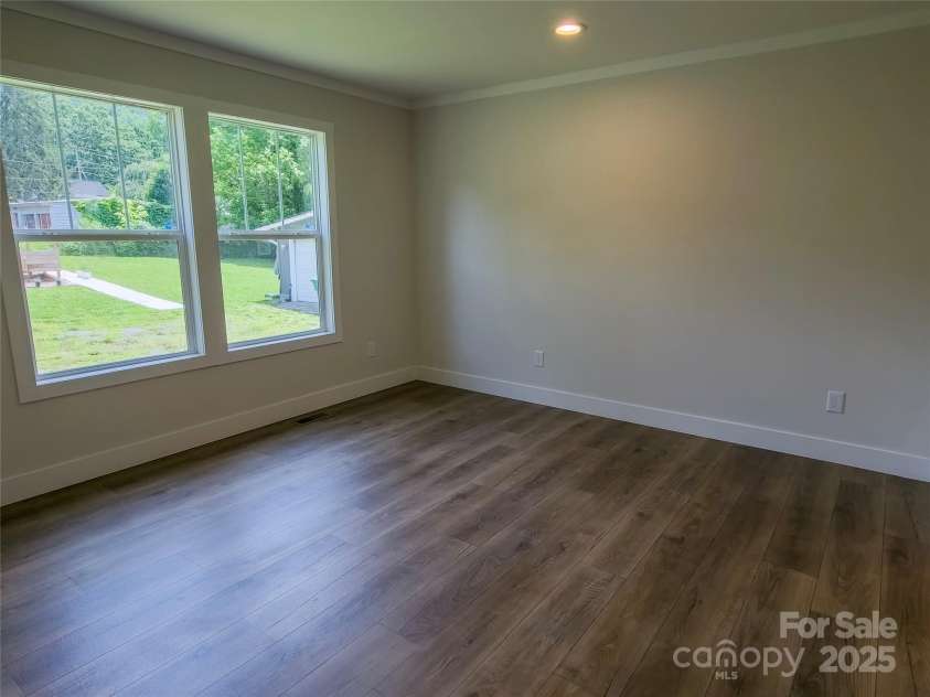 126 Fountain Way, Swannanoa, NC 28778.  MLS# CAR4273601, YatesRealty ID 21647. Primary Bedroom