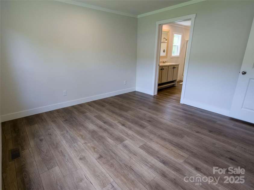 126 Fountain Way, Swannanoa, NC 28778.  MLS# CAR4273601, YatesRealty ID 21647. Primary Bedroom