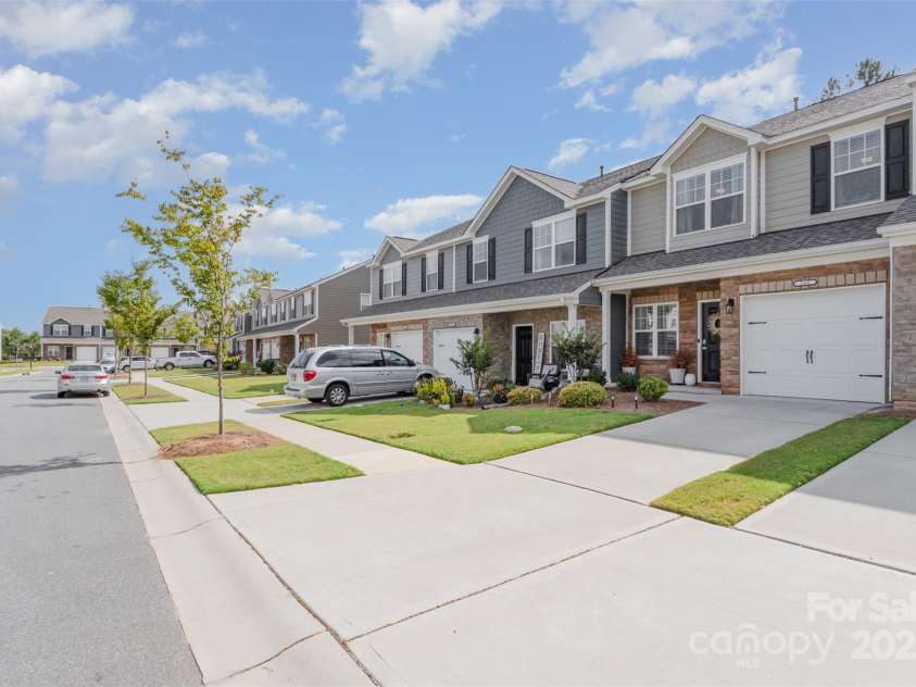 348 Zocalo Drive, Gastonia, NC 28056.  MLS# CAR4306687, YatesRealty ID 21648. 1-car garage and driveway