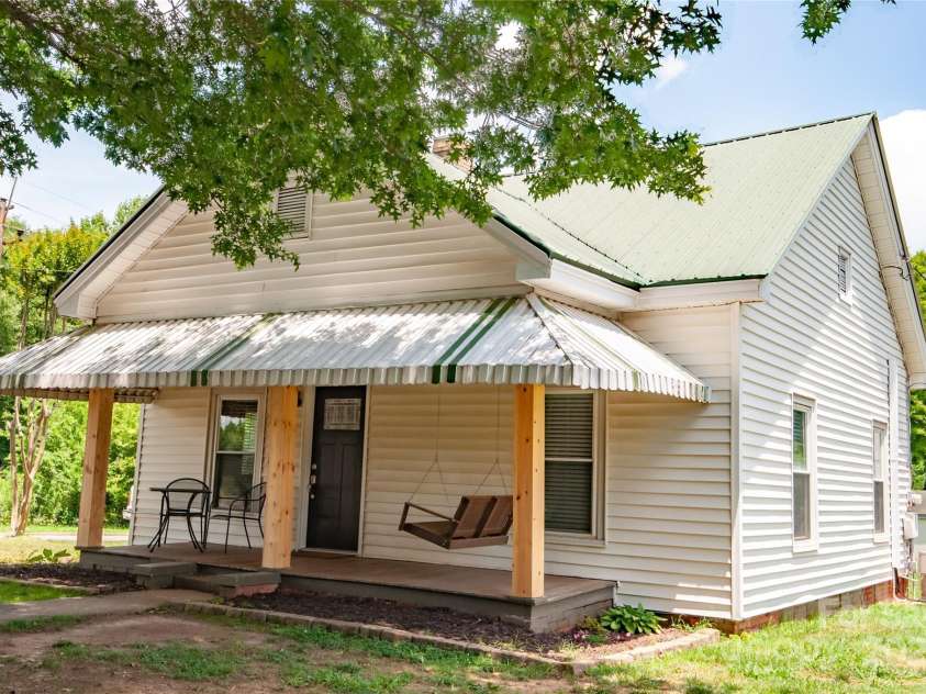 505 Eastway Drive, Troutman, NC 28166.  MLS# CAR4268041, YatesRealty ID 21649. 