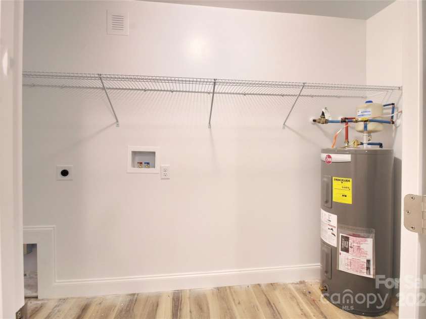 380 Quinn Hill Lane, Mars Hill, NC 28754.  MLS# CAR4127561, YatesRealty ID 2165. Full laundry