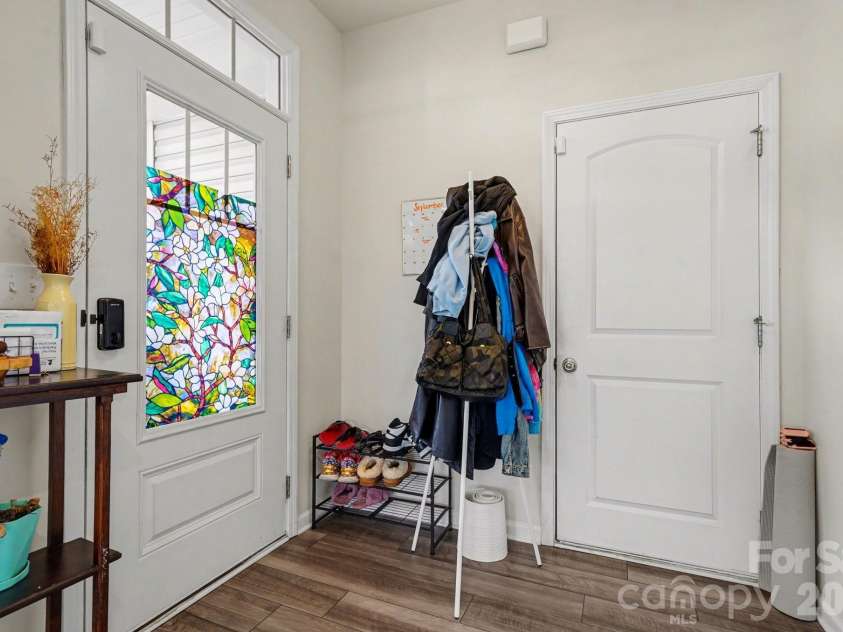 5608 Axil Lane, Charlotte, NC 28269.  MLS# CAR4349614, YatesRealty ID 2165. Foyer