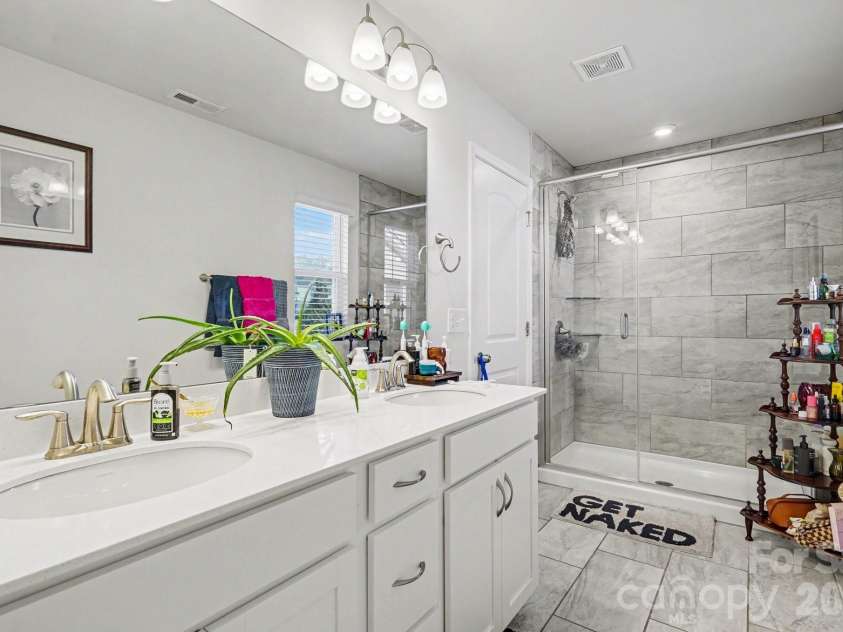 5608 Axil Lane, Charlotte, NC 28269.  MLS# CAR4349614, YatesRealty ID 2165. Primary Bathroom