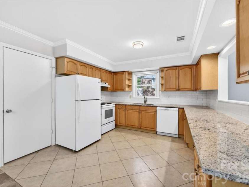 900 John Street, Matthews, NC 28105.  MLS# CAR4370115, YatesRealty ID 21650. 